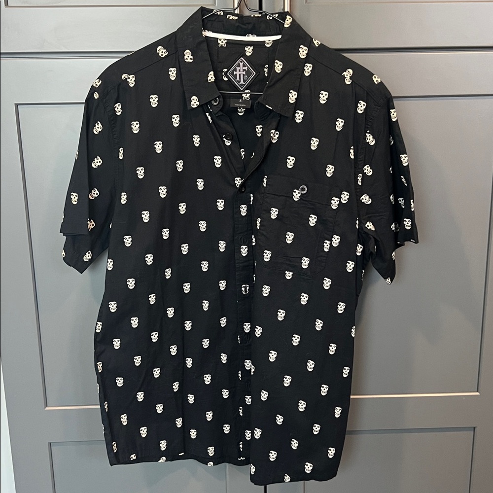 Misfits Iron Fist button down shirt. Size S.